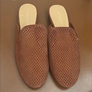 American Eagle Rust/Brown Perforated Slip-On Mule Loafers. Size 6. NWOT